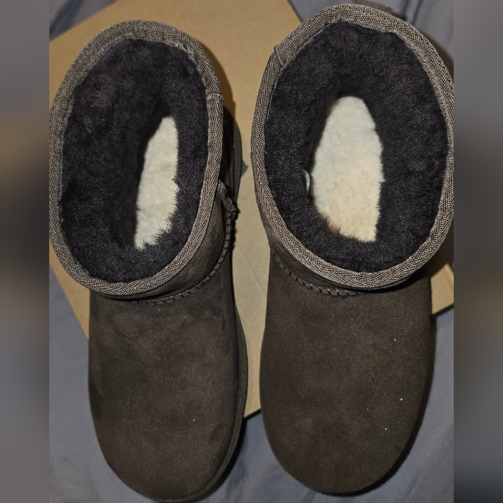 Womes UGG Classic Mini - 8 - Picture 6 of 8